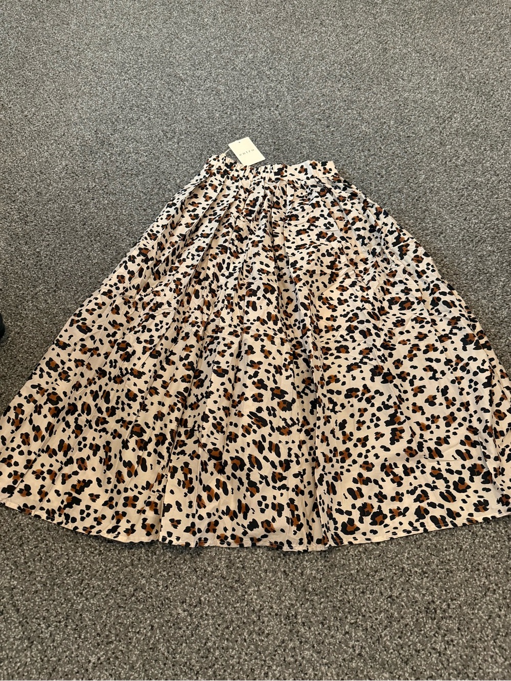 Womens new entro skirt size small